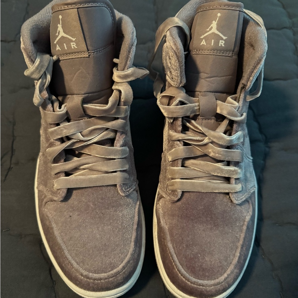 Jordan 1 lavender velvet high size 9 - Picture 3 of 5